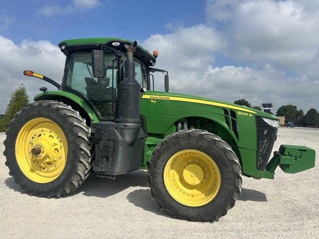 Image of John Deere 8245R equipment image 1
