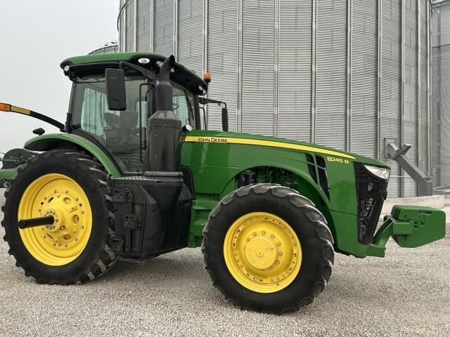 Image of John Deere 8245R equipment image 1