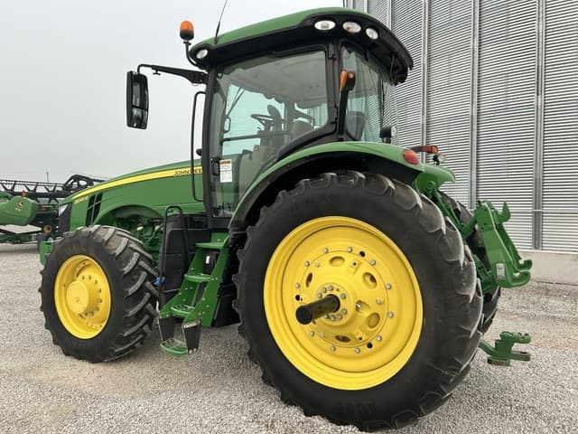 Image of John Deere 8245R equipment image 4