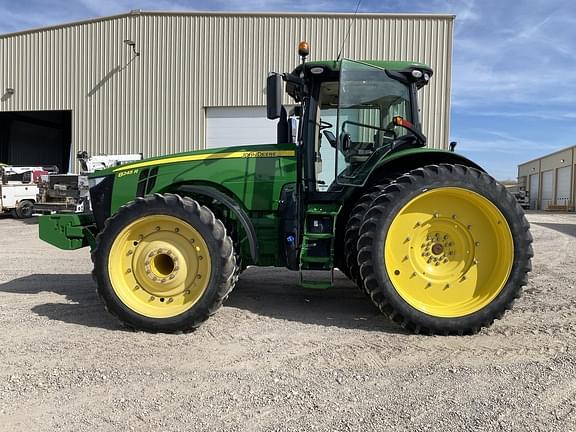 Image of John Deere 8245R equipment image 1