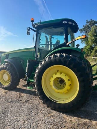 Image of John Deere 8245R equipment image 2