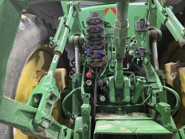 Image of John Deere 8245R equipment image 3