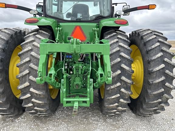Image of John Deere 8245R equipment image 4