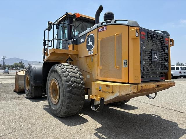 Image of John Deere 824L equipment image 3
