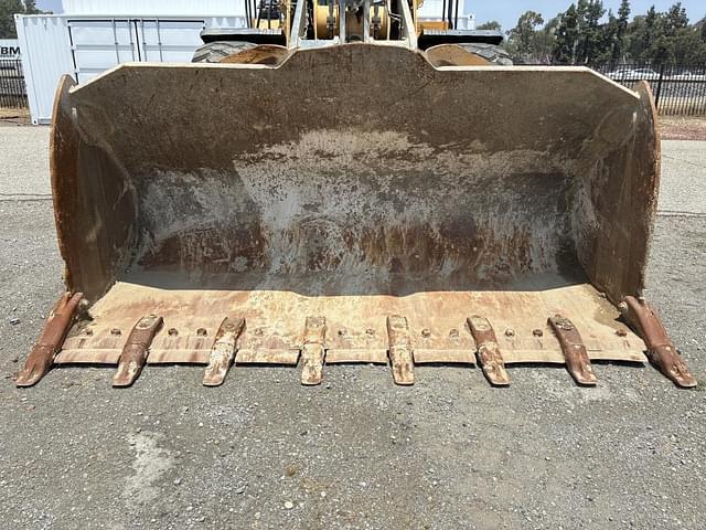 Image of John Deere 824L equipment image 4