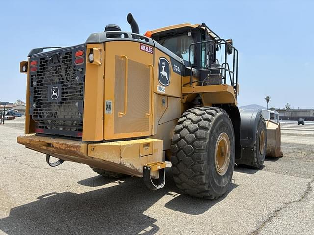 Image of John Deere 824L equipment image 2