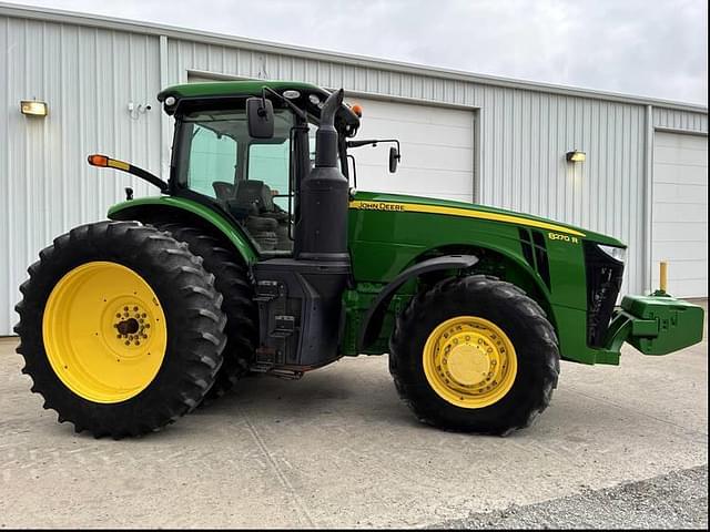 Image of John Deere 8270R equipment image 3