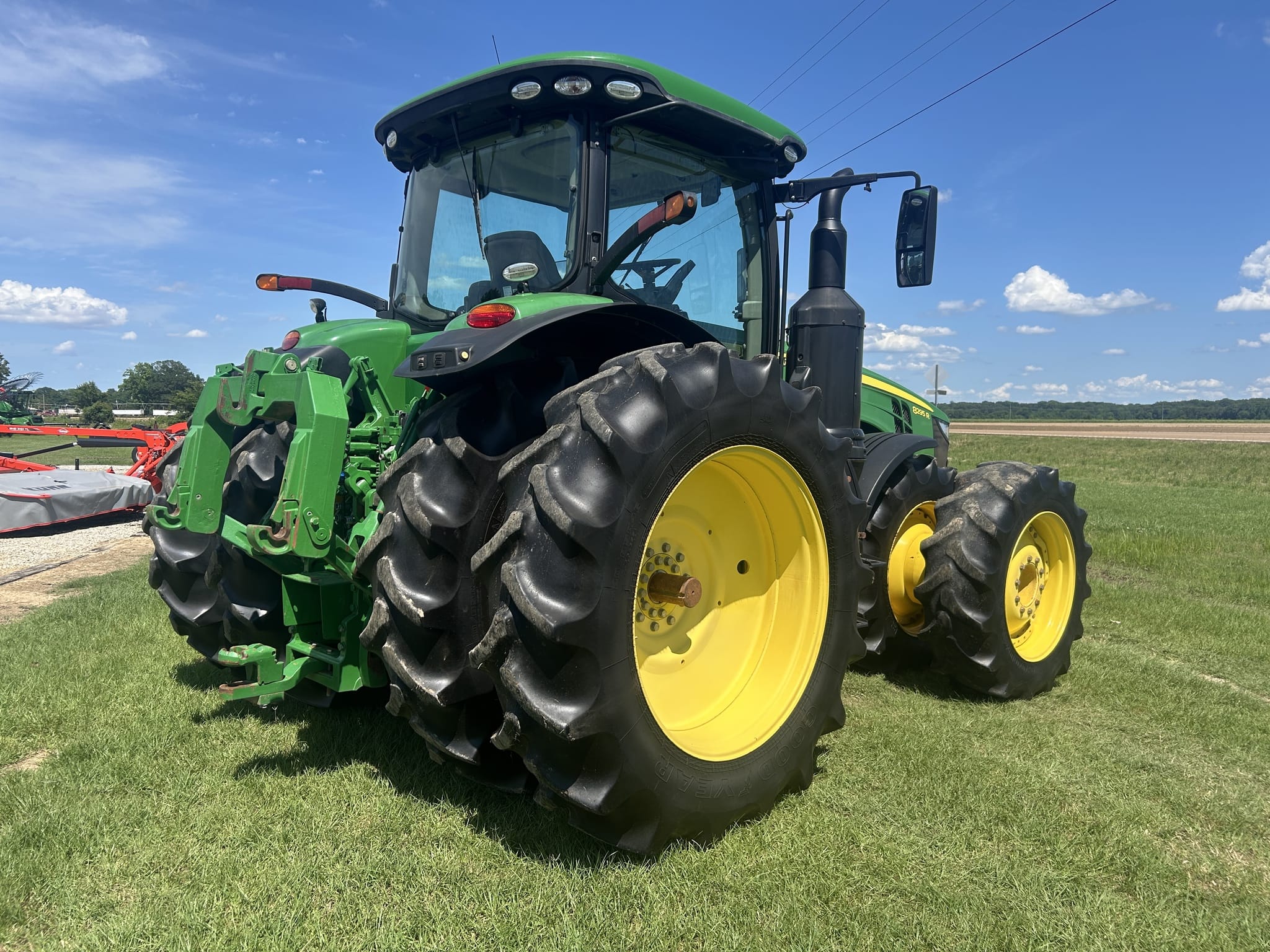2020 John Deere 8295R Equipment Image0