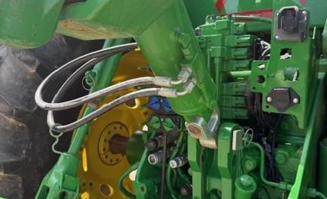Image of John Deere 8320R equipment image 4