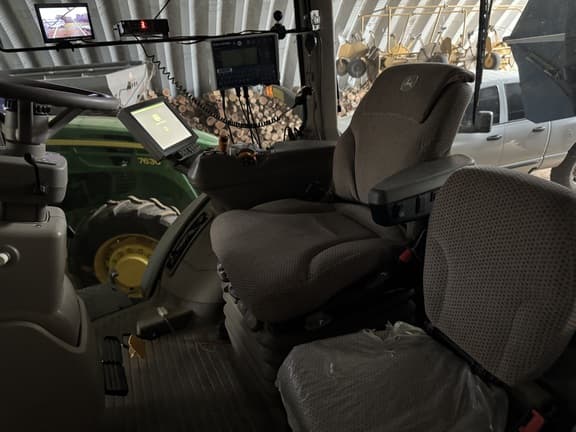 Image of John Deere 8320R equipment image 3