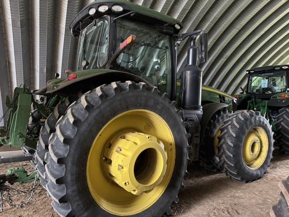 Image of John Deere 8320R equipment image 2