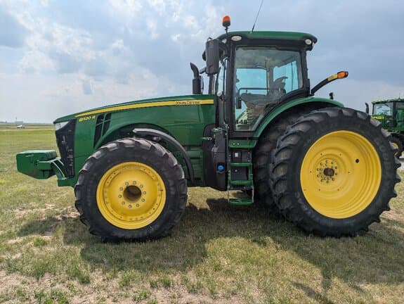 Image of John Deere 8320R equipment image 3