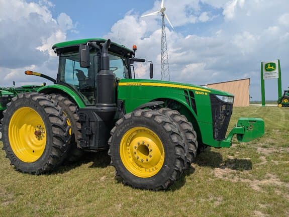 Image of John Deere 8320R equipment image 2