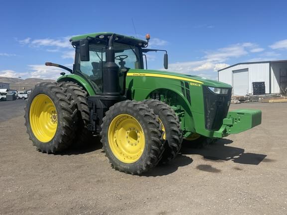 Image of John Deere 8320R equipment image 2