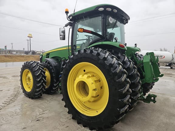 Image of John Deere 8320R equipment image 2