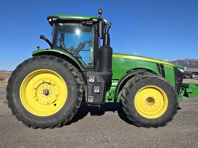 Image of John Deere 8320R equipment image 1