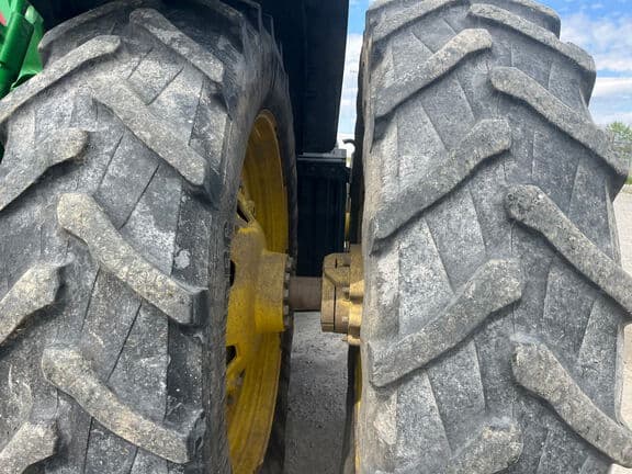 Image of John Deere 8345R equipment image 2