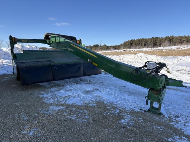 Image of John Deere 835 equipment image 2