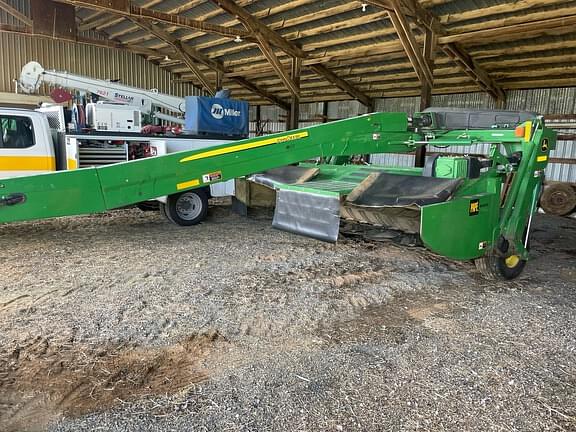 Image of John Deere 835 equipment image 1