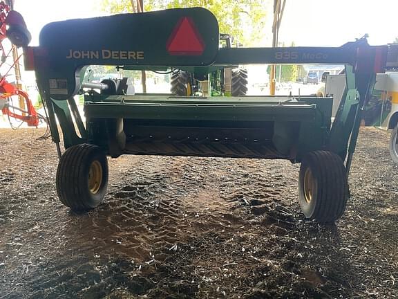 Image of John Deere 835 equipment image 2