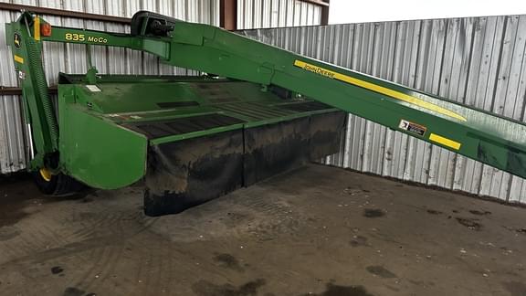 Image of John Deere 835 Primary image