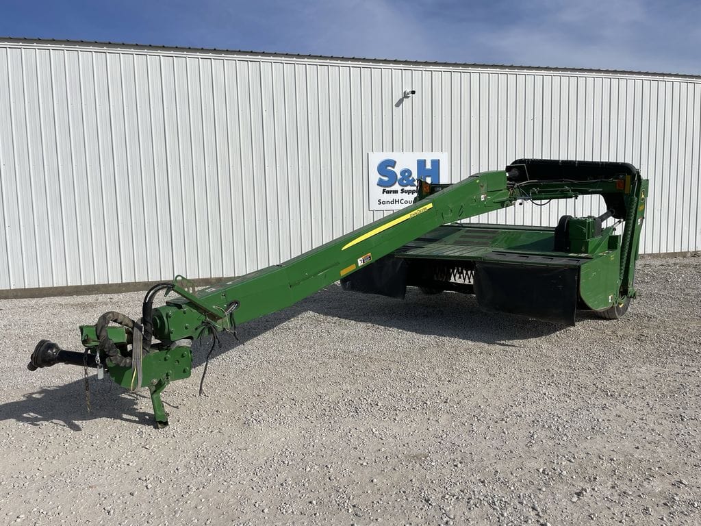 2020 John Deere 835 Equipment Image0