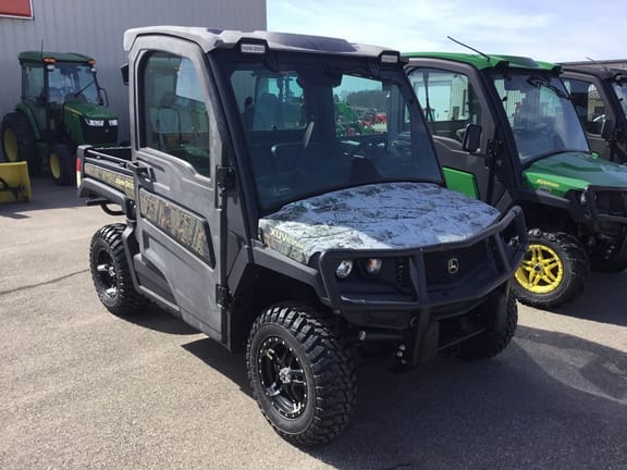 2020 John Deere XUV 835M Equipment Image0