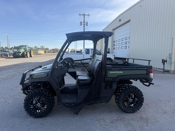 Image of John Deere XUV 835M equipment image 2