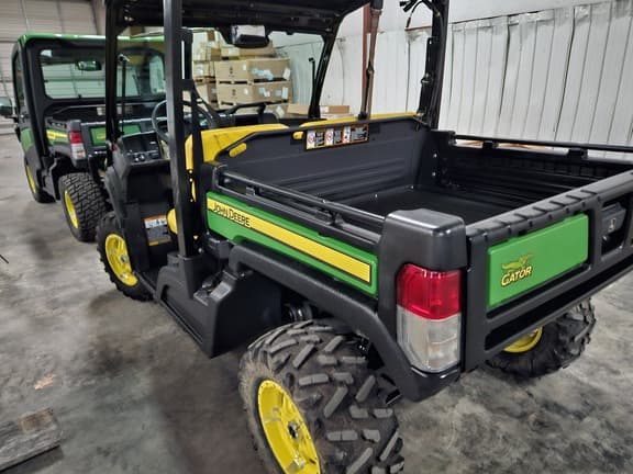 Image of John Deere XUV 835M equipment image 4