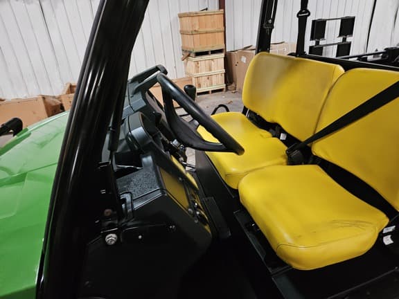 Image of John Deere XUV 835M equipment image 1