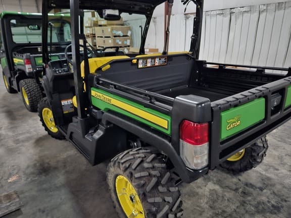 Image of John Deere XUV 835M equipment image 3