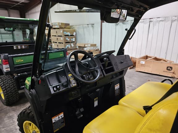 Image of John Deere XUV 835M equipment image 2