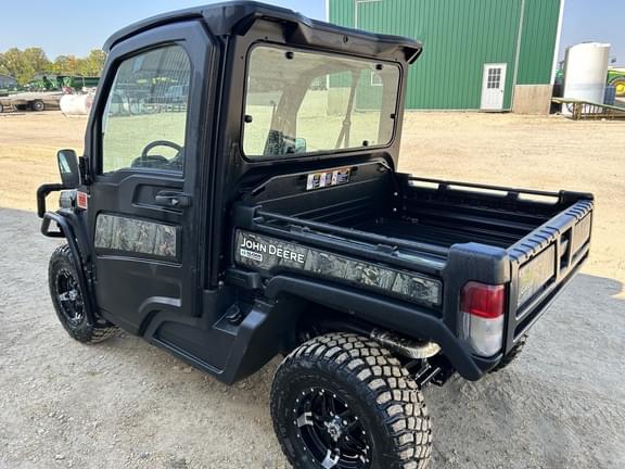 Image of John Deere XUV 835M equipment image 1