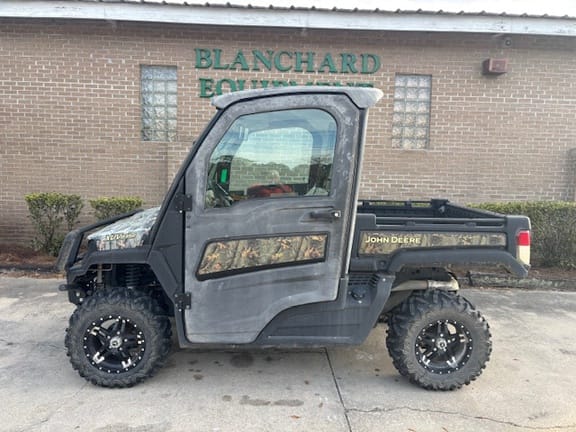 2020 John Deere XUV 835R Equipment Image0