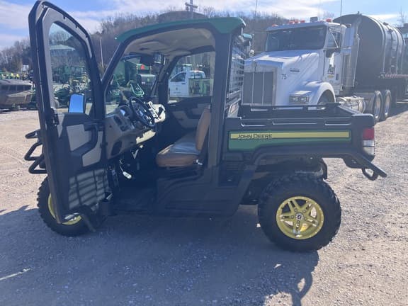 Image of John Deere XUV 835R equipment image 4