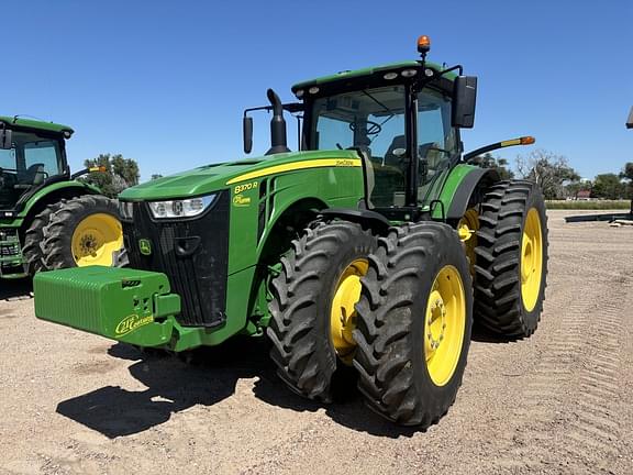 Image of John Deere 8370R equipment image 1