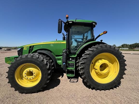 Image of John Deere 8370R equipment image 4