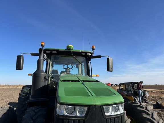 Image of John Deere 8370R equipment image 1