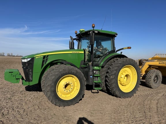 2020 John Deere 8370R Equipment Image0