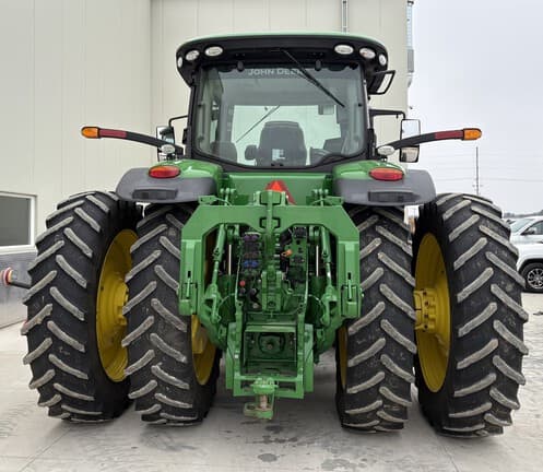 Image of John Deere 8370R equipment image 3