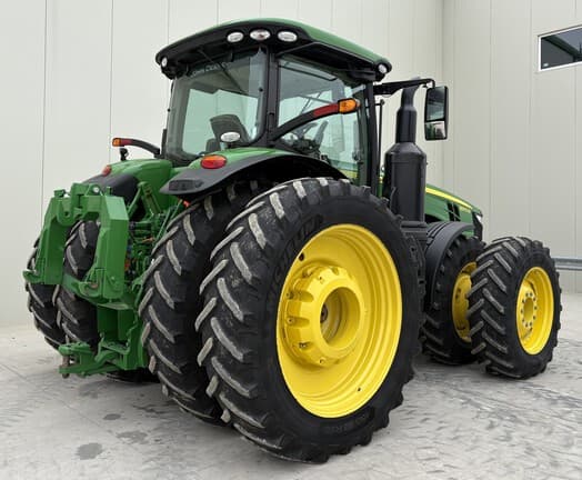 Image of John Deere 8370R equipment image 2