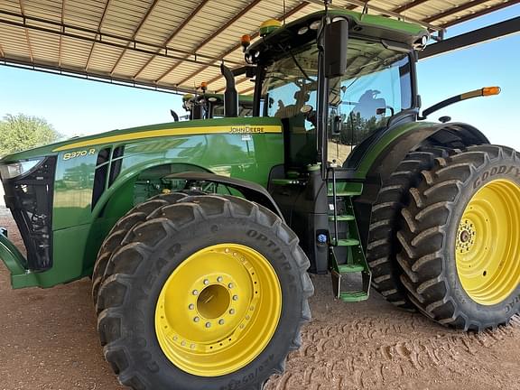 Image of John Deere 8370R equipment image 3