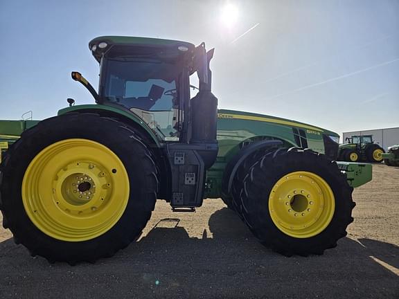 Image of John Deere 8370R equipment image 4