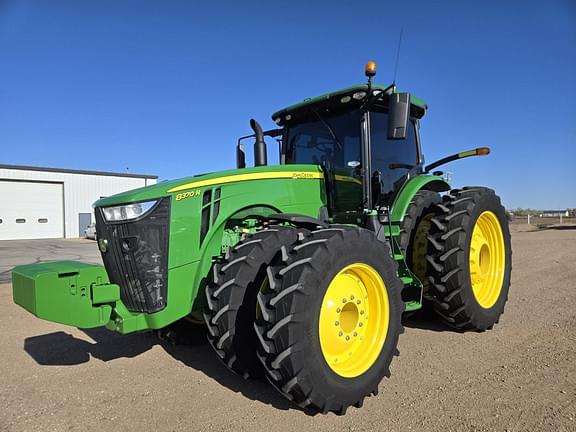 Image of John Deere 8370R equipment image 1