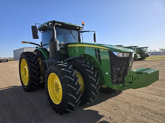 Image of John Deere 8370R equipment image 3