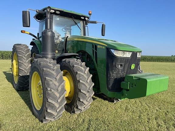 Image of John Deere 8370R equipment image 2