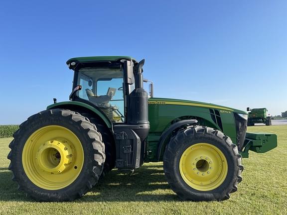 Image of John Deere 8370R equipment image 3