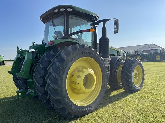 Image of John Deere 8370R equipment image 4