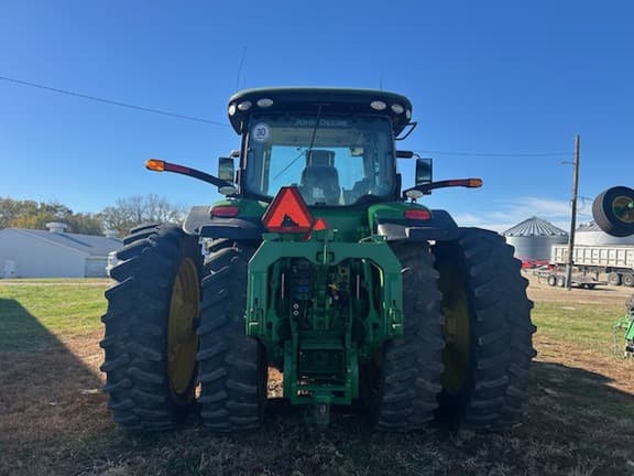 Image of John Deere 8370R equipment image 2