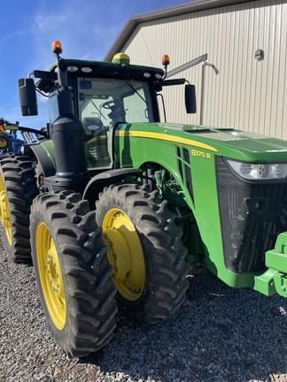Image of John Deere 8370R equipment image 3